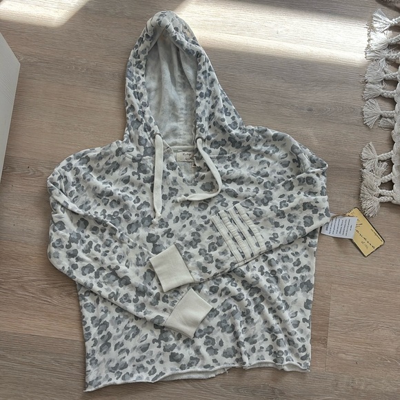 NWT Vintage Havana Leopard Print Sweatshirt - Picture 2 of 4